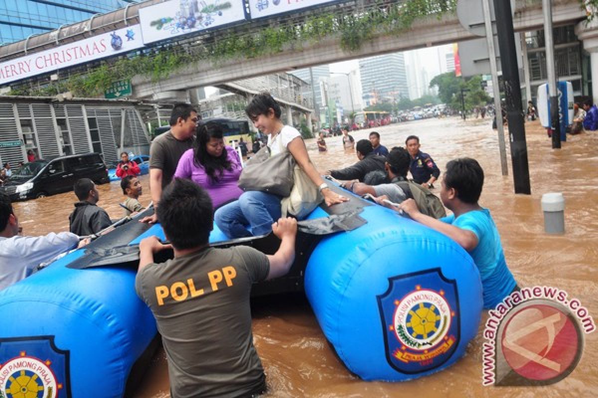 12 orang meninggal akibat banjir Jakarta