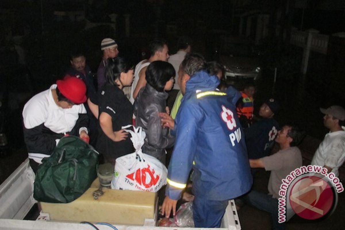 728 personel Polda Metro Jaya amankan kawasan banjir