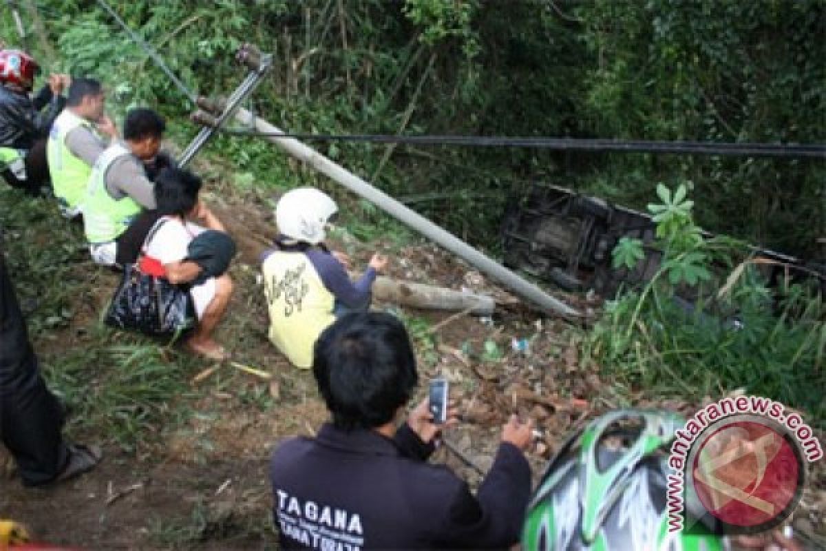 Dua pemudik tewas, mobilnya masuk jurang di Tasikmalaya