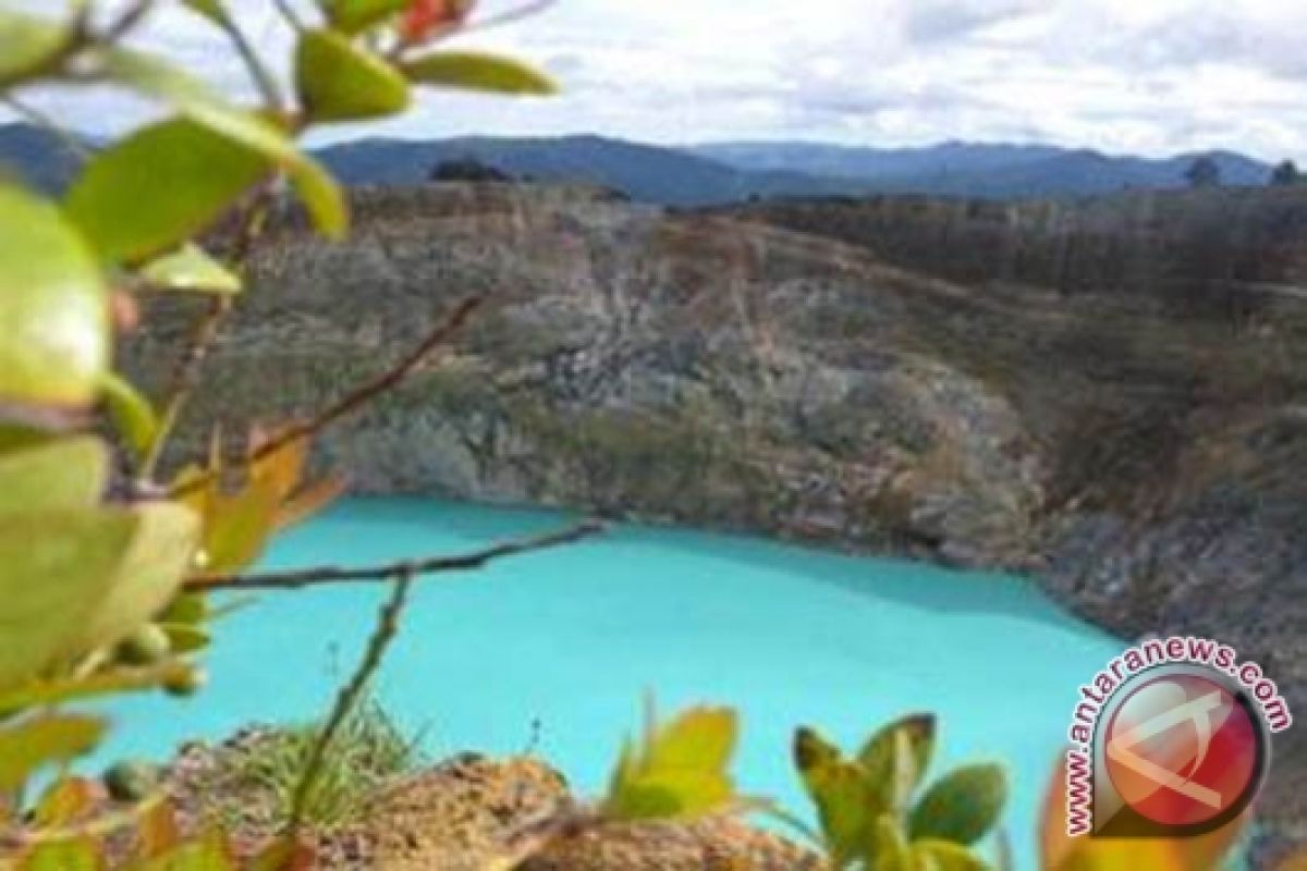  Air Danau Kelimutu berubah warna 