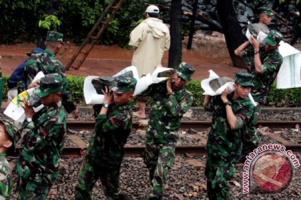 Senin rel di Latuharhary berfungsi