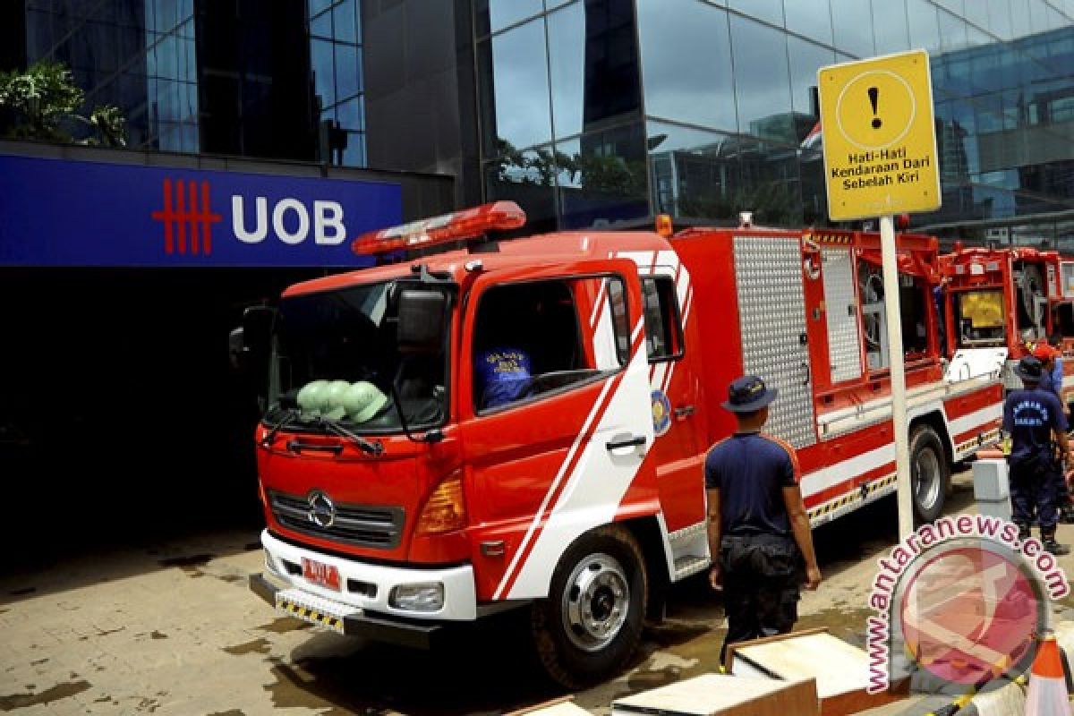 Besok basement Plaza UOB sudah kering semua