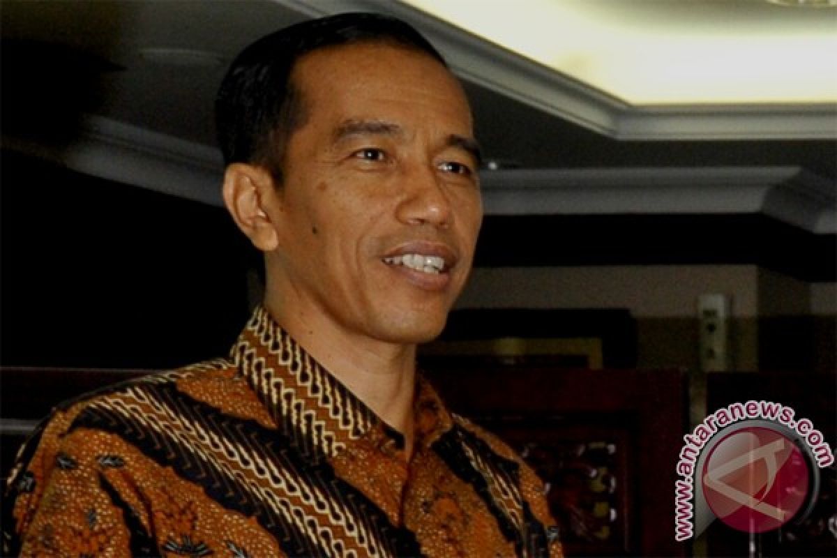 Governor Jokowi asks for immediate collection of floods garbage 