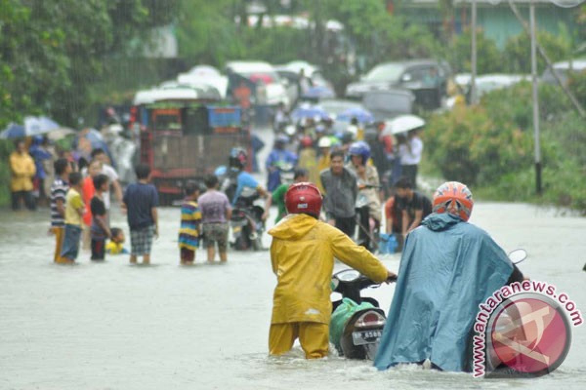 Pemkab Bintan bangun pos penanganan korban banjir 