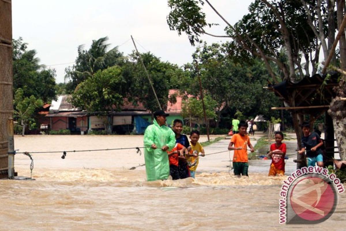 Karawang tetapkan status siaga banjir hingga Februari