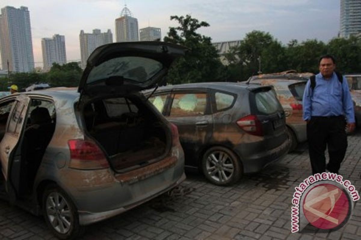 Derek masih usahakan evakuasi mobil-mobil  Honda dari lokasi banjir