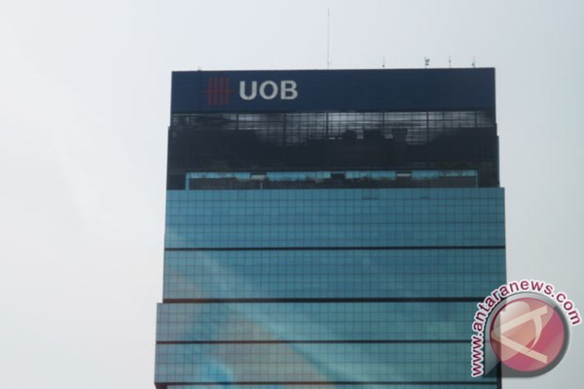 15 unit pemadam kebakaran jinakkan kebakaran Gedung UOB