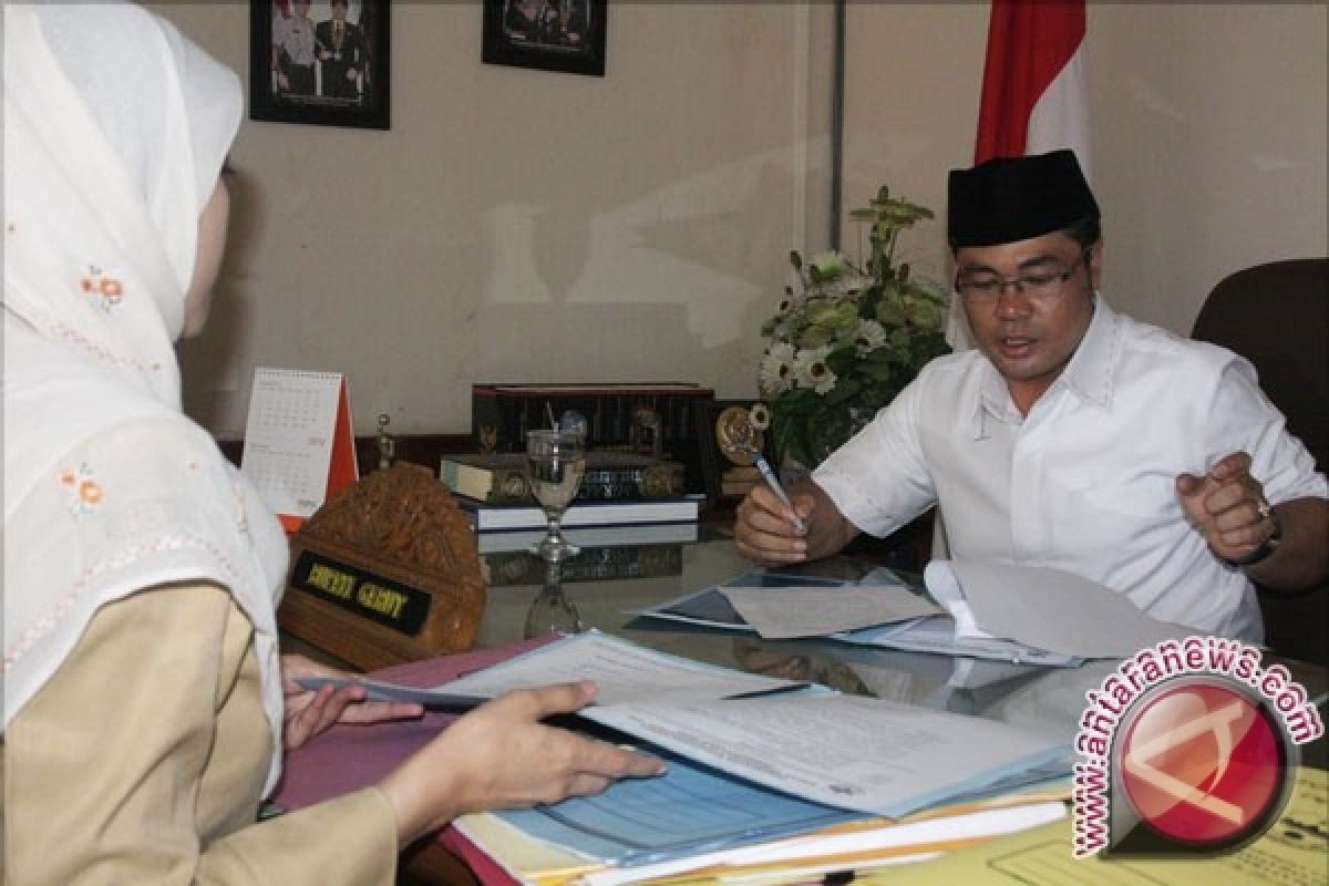 Bupati Garut tetap beraktivitas di kantornya