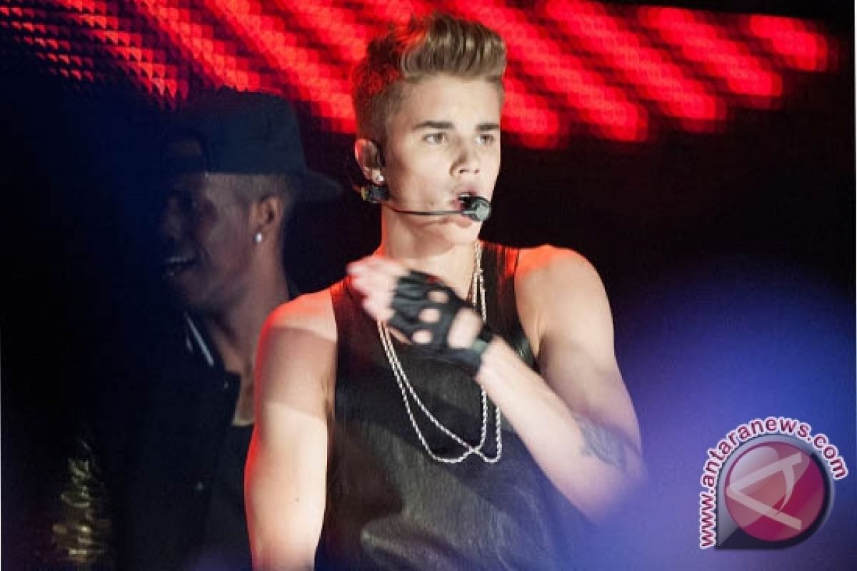  Bieber Diminta Bersihkan Grafiti Di Dinding hotel