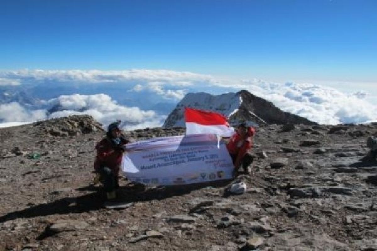 Srikandi penakluk Aconcagua tiba di Tanah Air