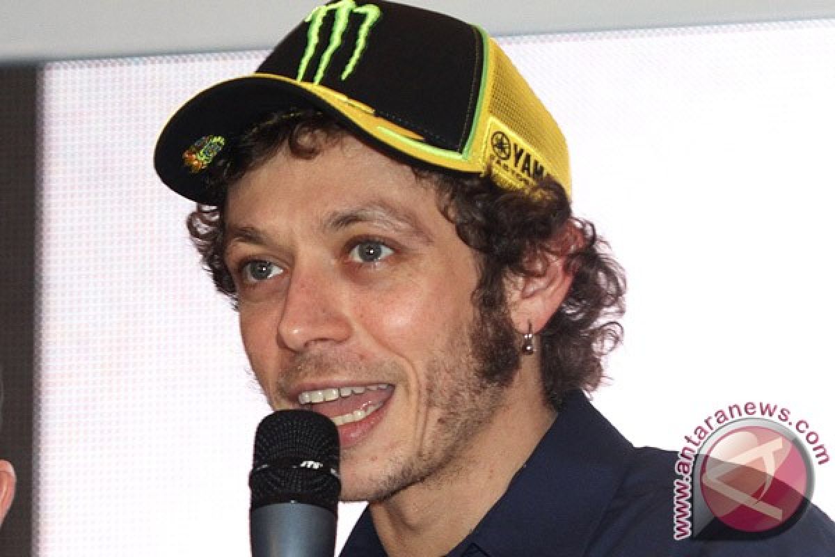 Valentino Rossi kembali berlatih usai patah kaki