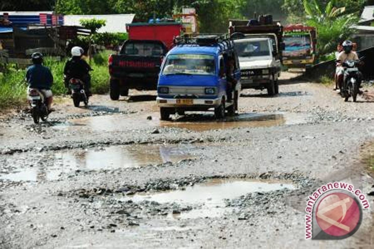 Jalan Di Banjar  Rusak Akibat Banjir 