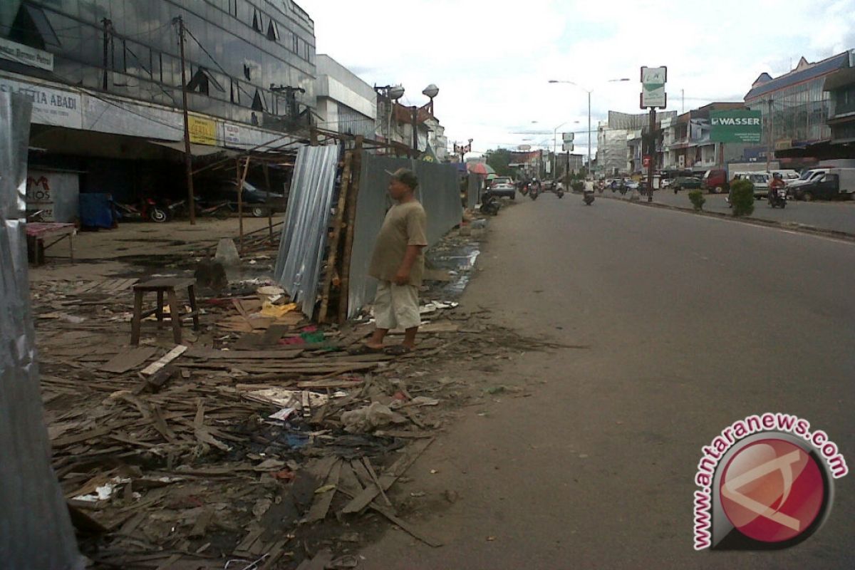 Masyarakat Apresiasi Kawasan Pasar Flamboyan Bersih PKL