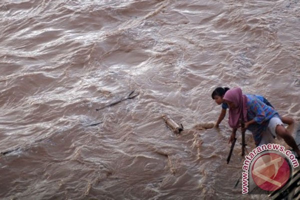 Banjir bandang di Pandeglang mulai surut