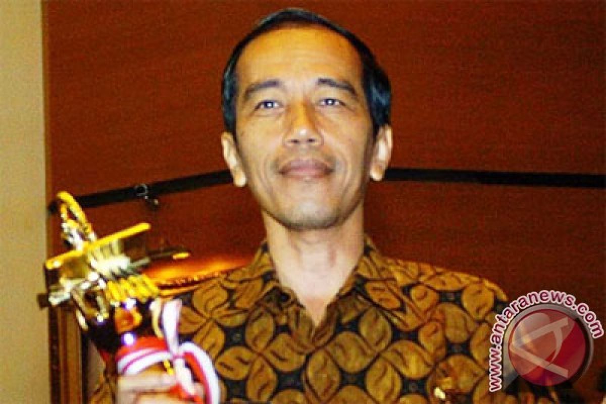 Jokowi Santuni Korban Banjir di Penjaringan