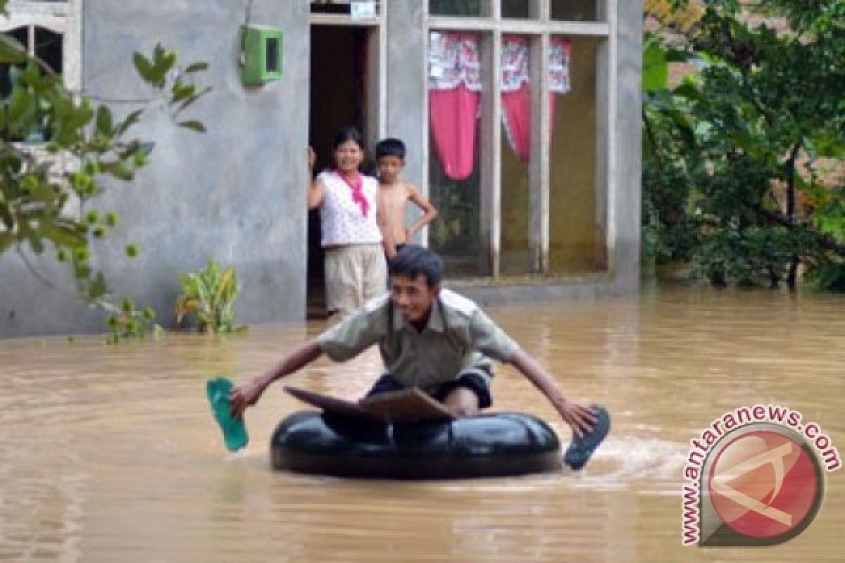 Banjir Lampung Selatan rendam ratusan hektare tambak