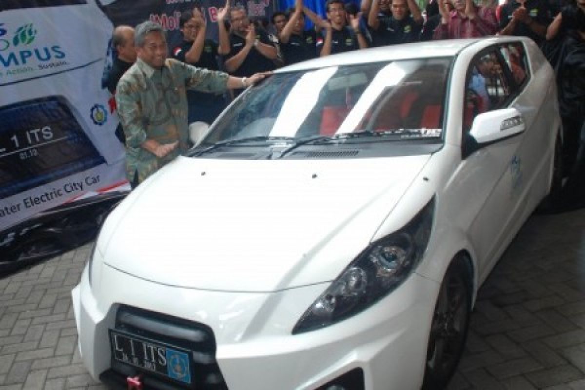 "EC ITS"  mobil listrik city car diluncurkan