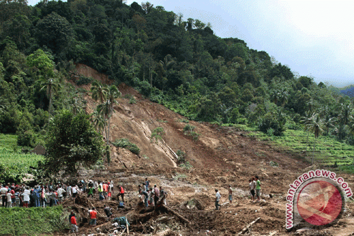 Five more bodies found in Agam landslides