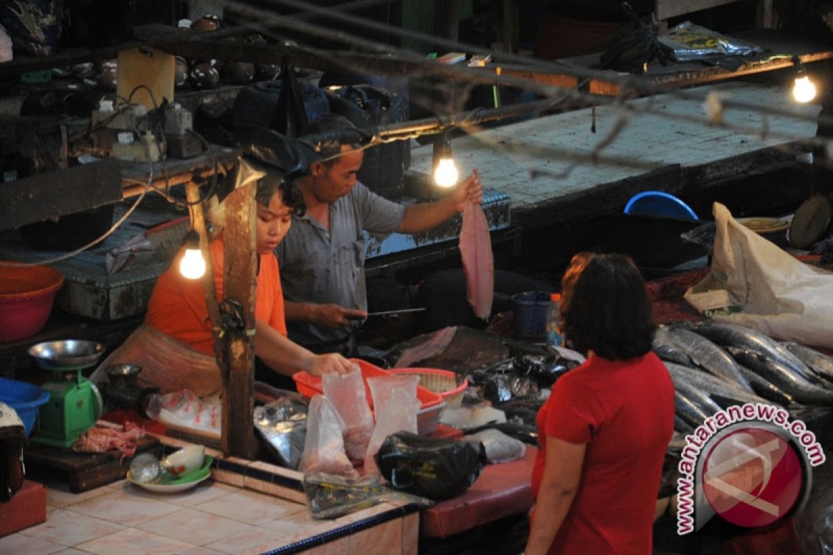 Harga ikan tenggiri naik jelang imlek 