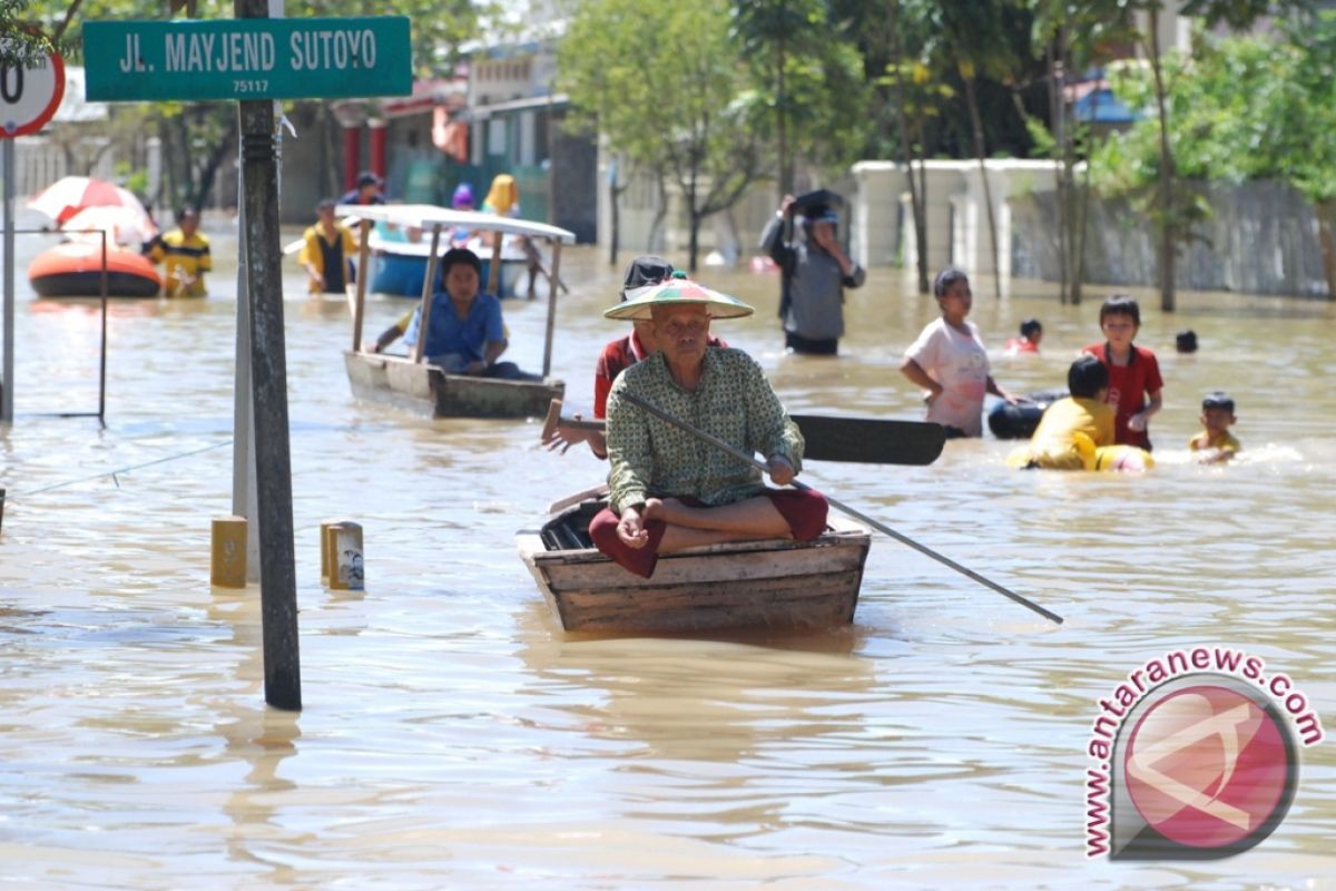 Banjir Rendam Sejumlah Ruas Jalan di Samarinda