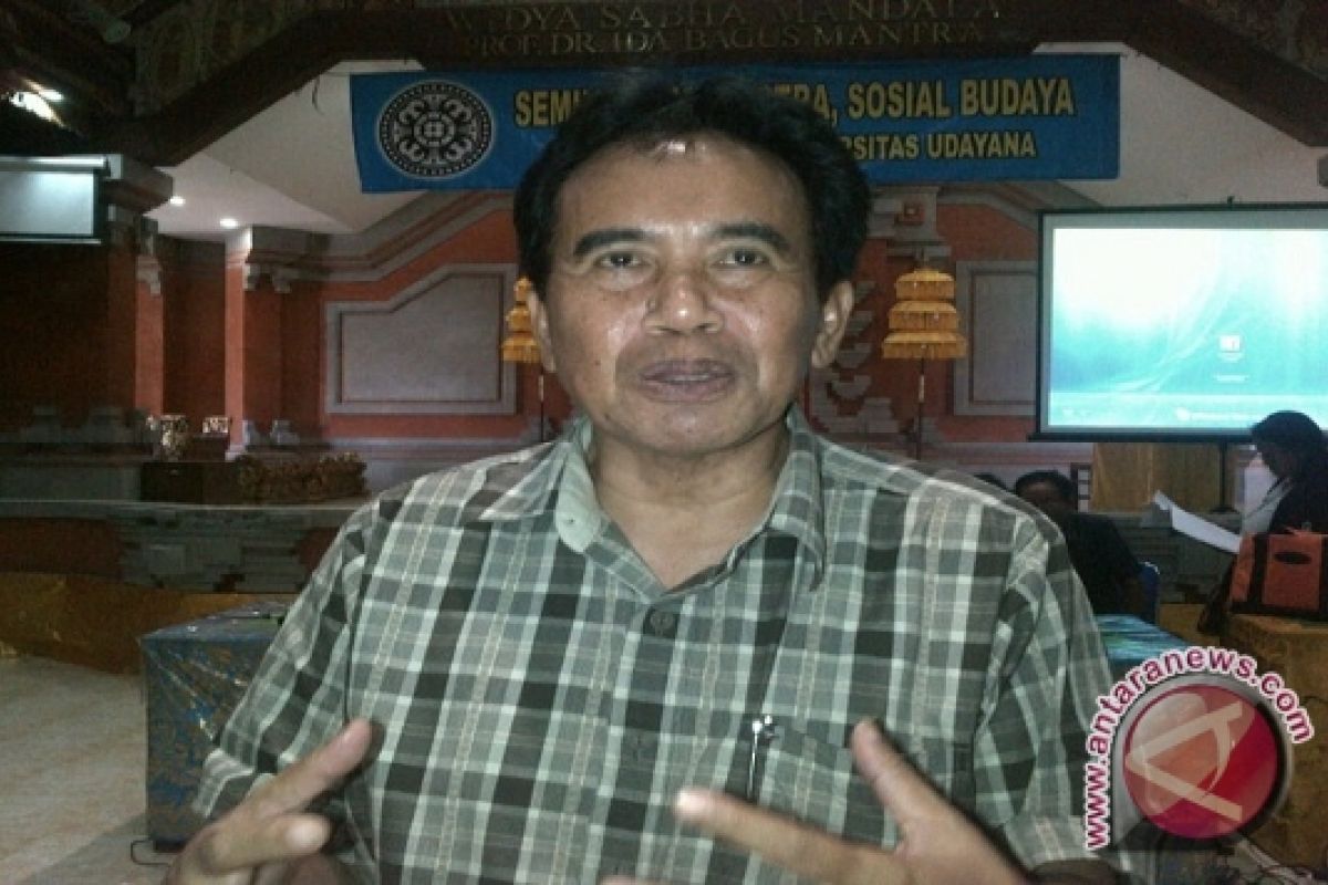 Dosen Unud Susun Kamus Valensi Bahasa Bali 