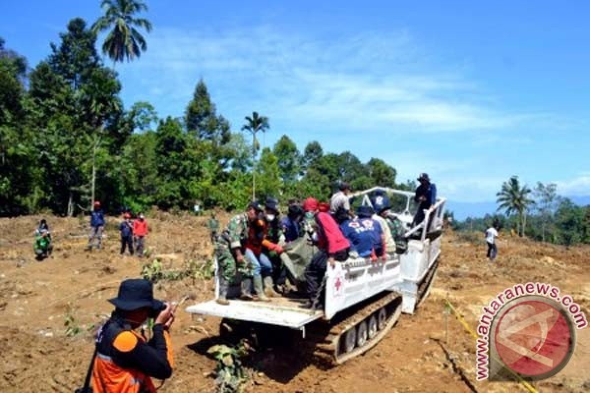 17 unit bangunan tertimpa pohon di Agam