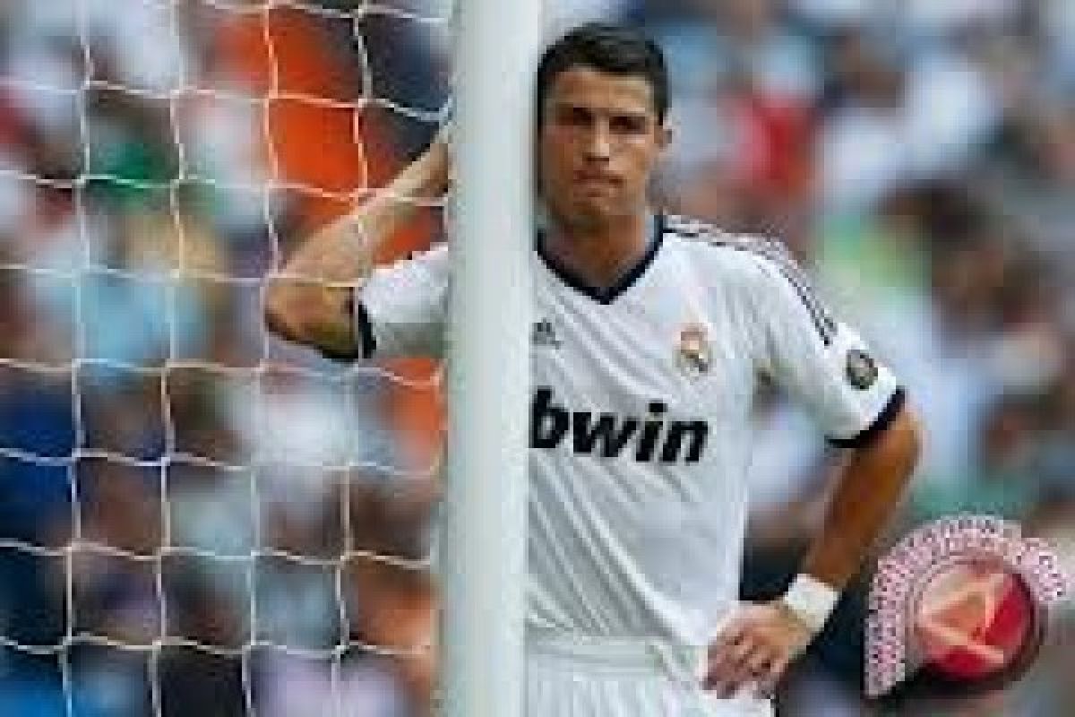 Ronaldo Selamatkan Madrid di Hari Dramatis Casilas
