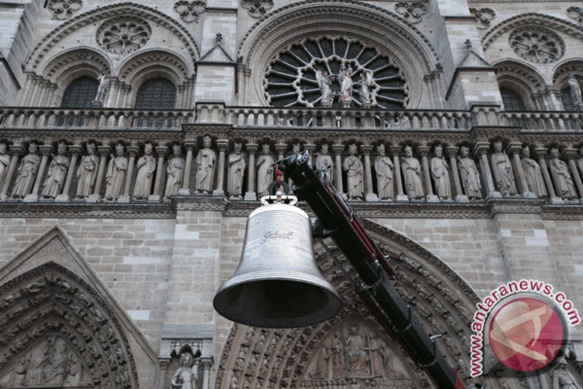 Kebakaran hancurkan  gereja Notre-Dame di Paris