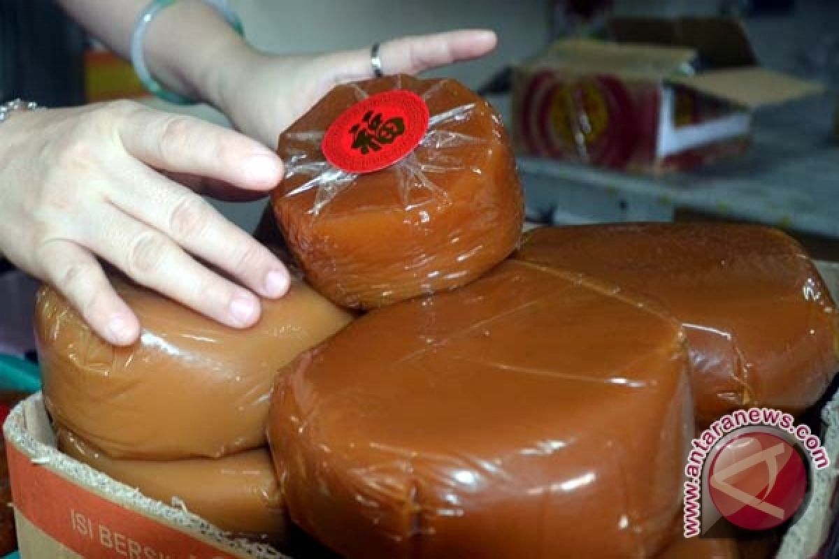 Penjualan kue keranjang turun jelang Imlek