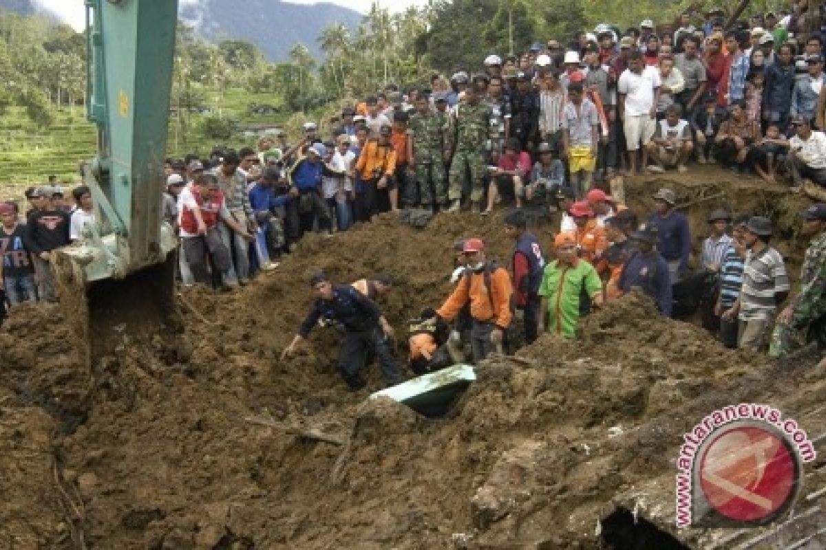 Hujan Deras Sebabkan Longsor di Patuk