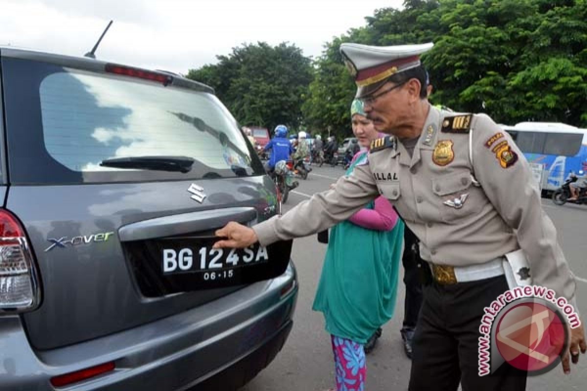 Pengadaan plat nomor kendaraan segera didistribusikan