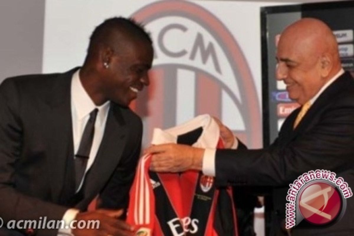  Balotelli cetak dua gol dalam debutnya di Milan 