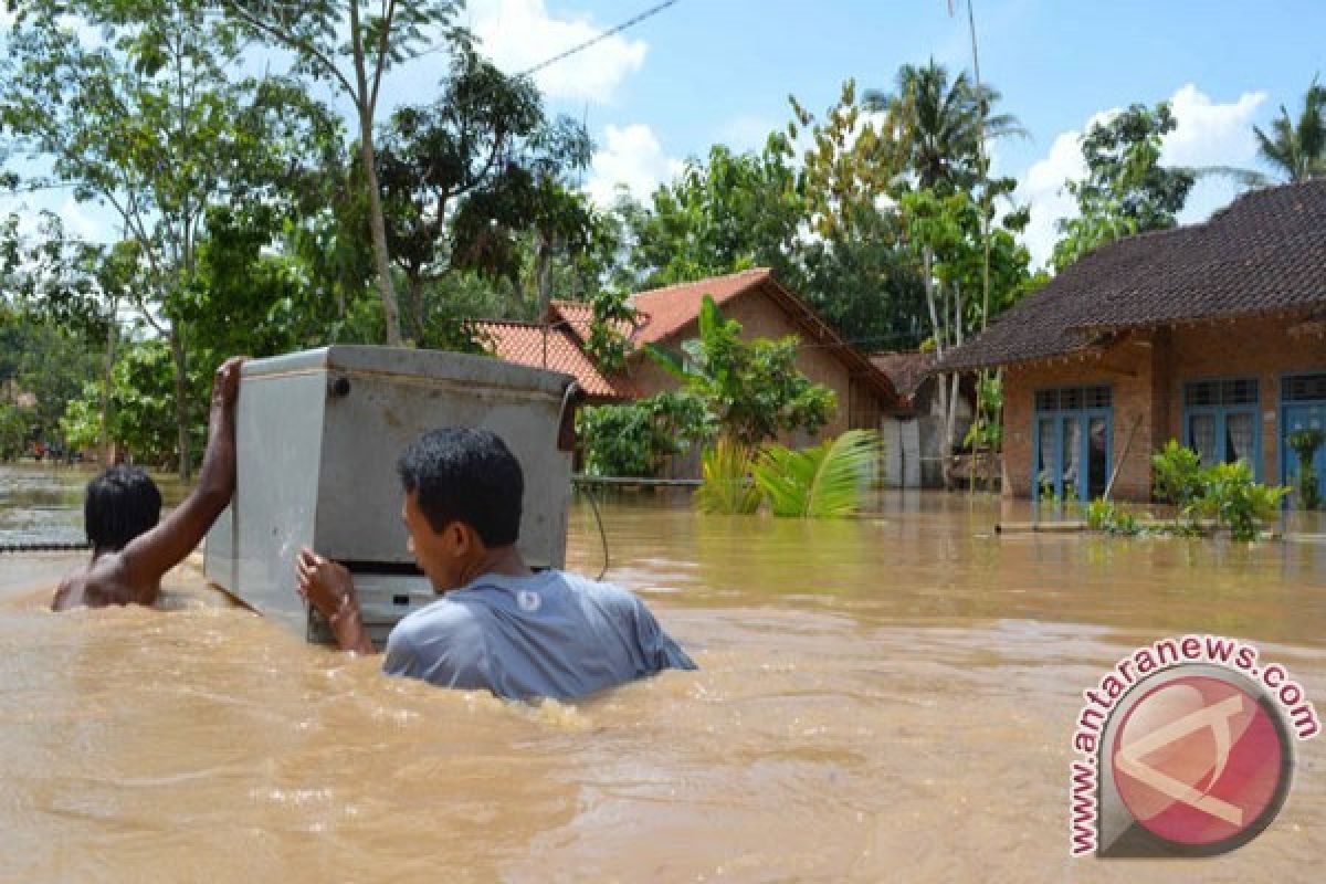 Dua orang meninggal akibat banjir di Jambi