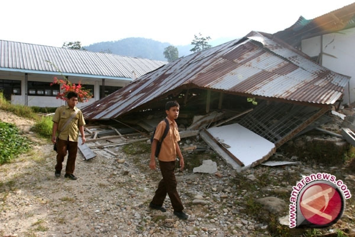 150 rumah di Musirawas diterjang angin puting beliung