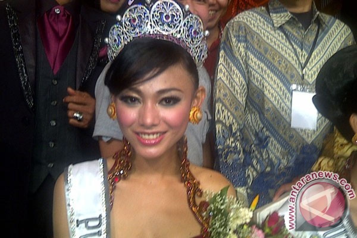 Model asal Sumbar jadi Putri Indonesia 2013