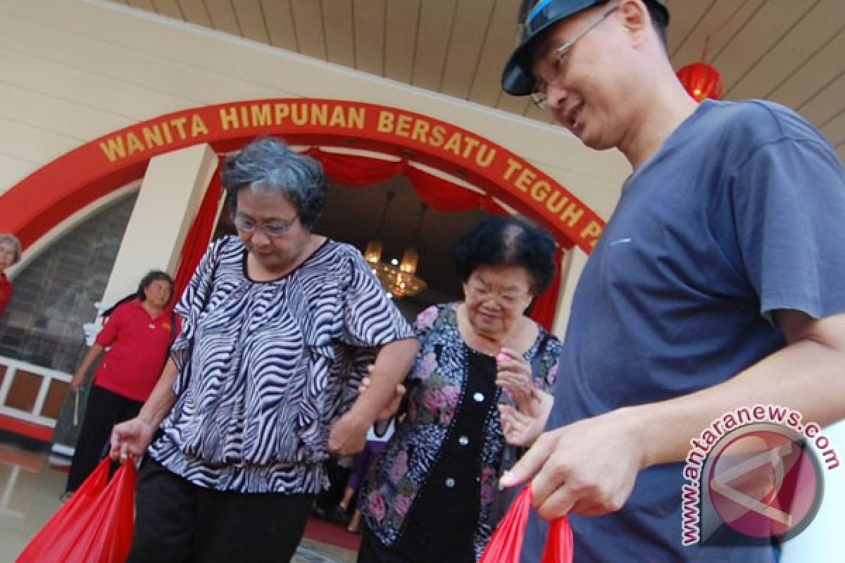 Pernak pernik Imlek bawa rezeki  di Petak Sembilan