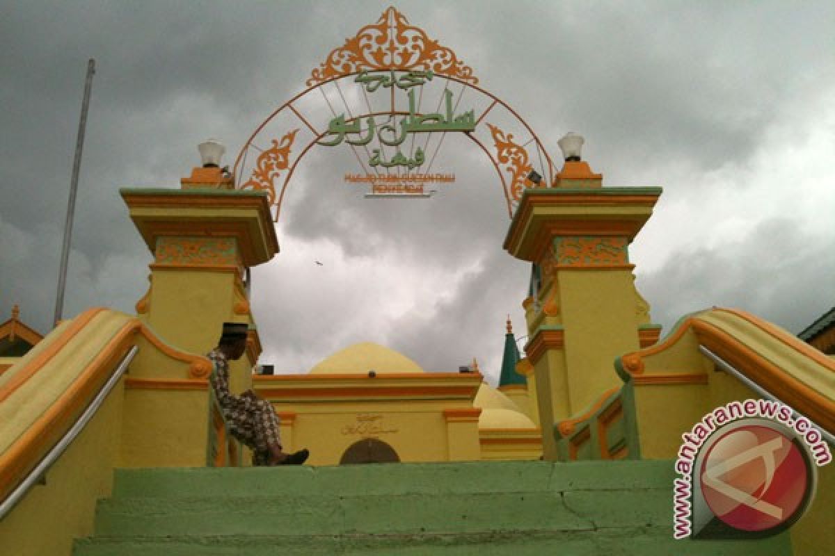 Gubernur Kepri dorong orang tua biasakan anak ke masjid