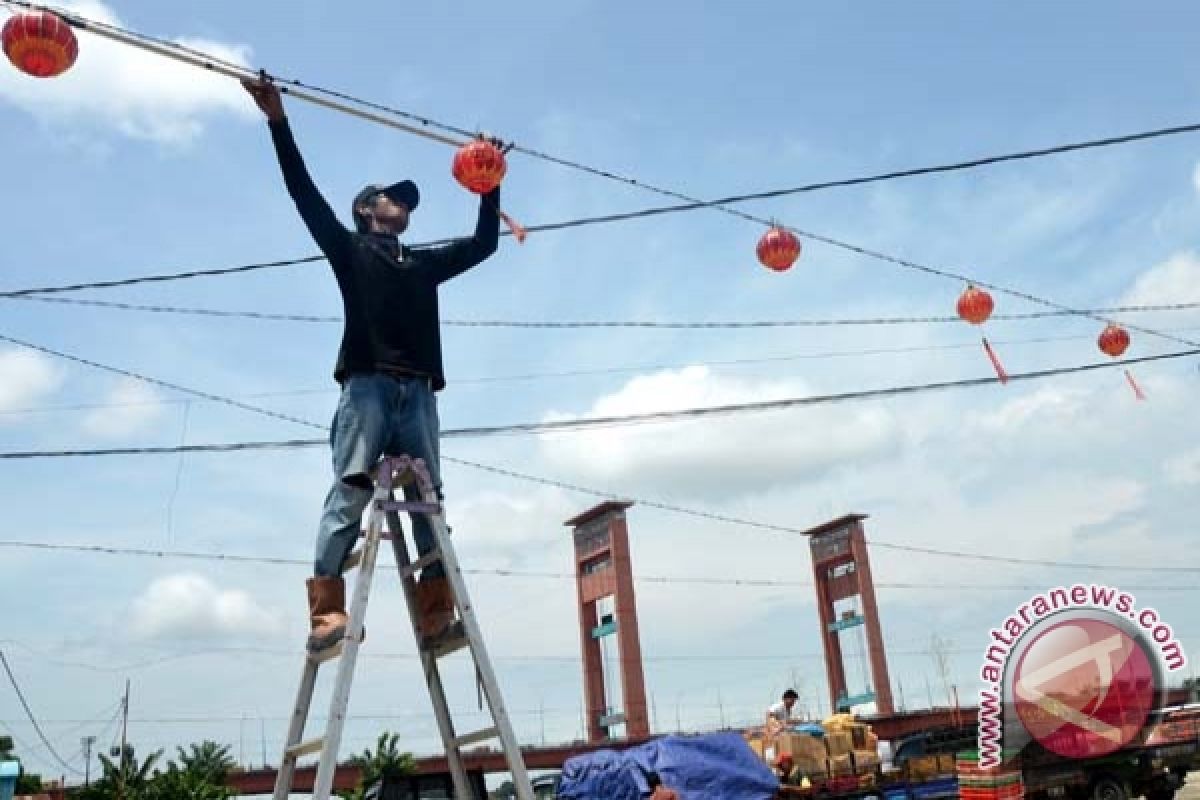 Seribuan lampion semarakkan Imlek 