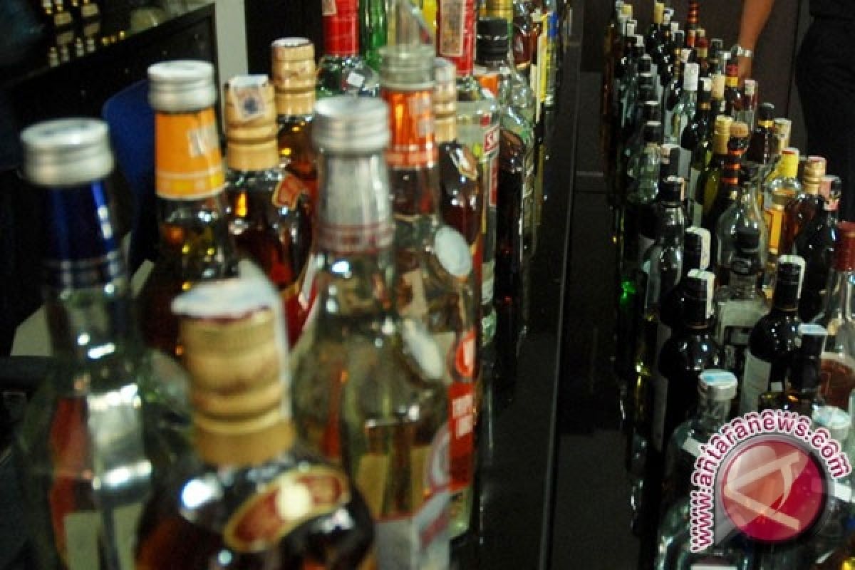 Pengedar dan Penjual Minuman Beralkohol Ilegal Akan Diancam Denda Rp4 Miliar