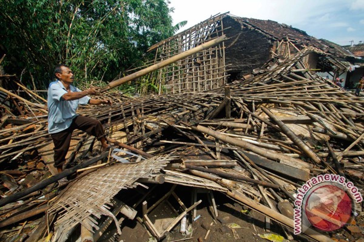 26 rumah di Langkat diterjang puting beliung