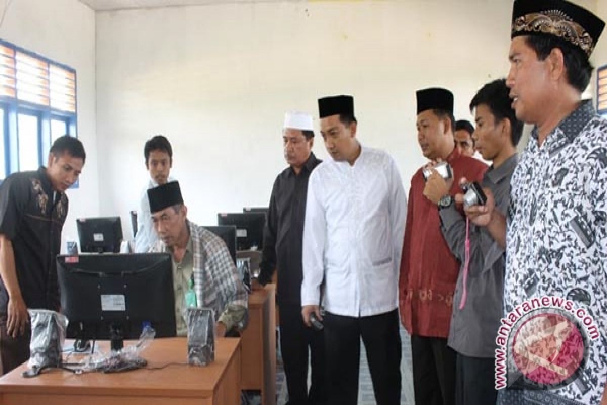 Kanwil Agama Sultra Resmikan Laboratoriium Ponpes