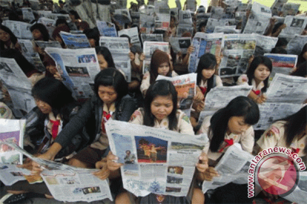 Debat paradigmatik berbahasa pers