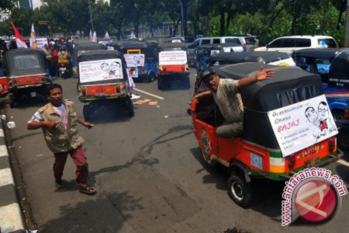  Jokowi datangi koperasi bajaj di Rawamangun