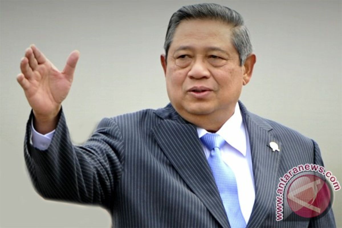 Presiden SBY terima bendera kertas anak-anak Bali