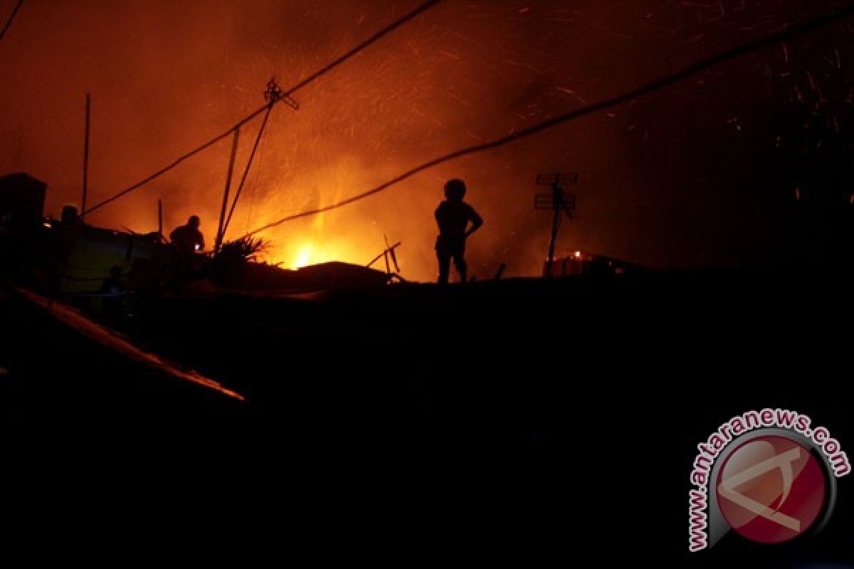 Kebakaran hanguskan empat toko meubel di Samarinda