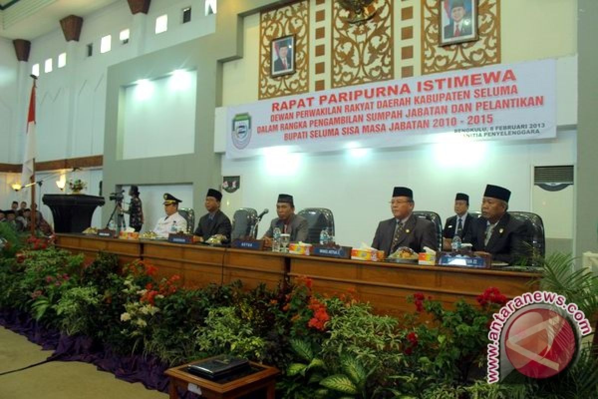 Tiga tersangka korupsi pimpin sidang pelantikan bupati