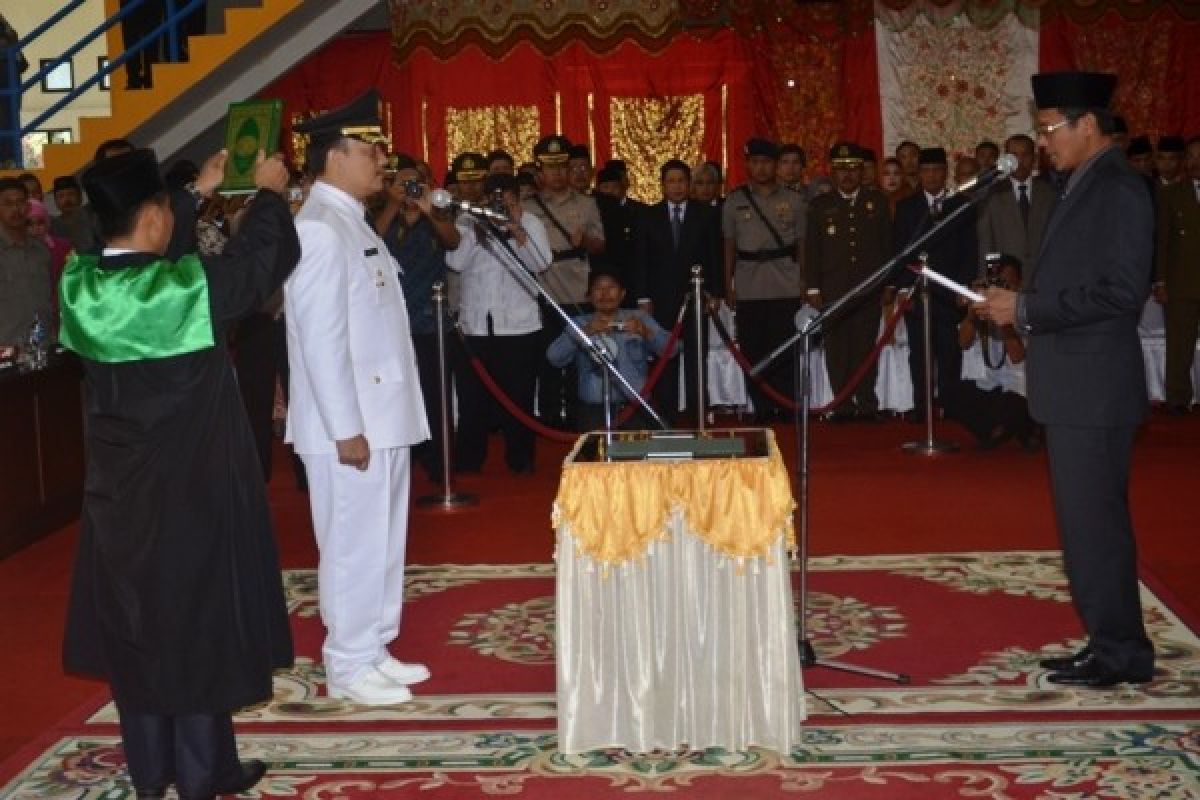 Gubernur Lantik Wabup Agam