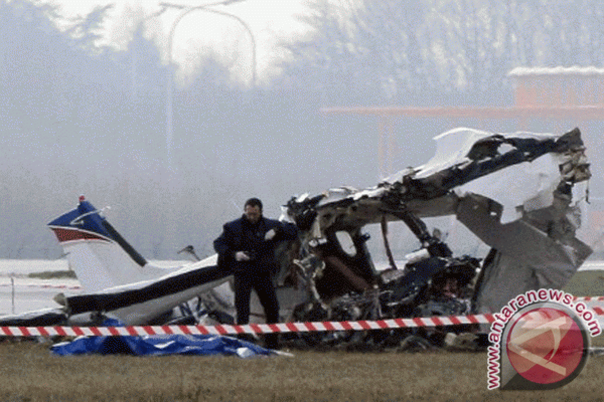 Pesawat bawa penerjun bebas jatuh, 11 tewas