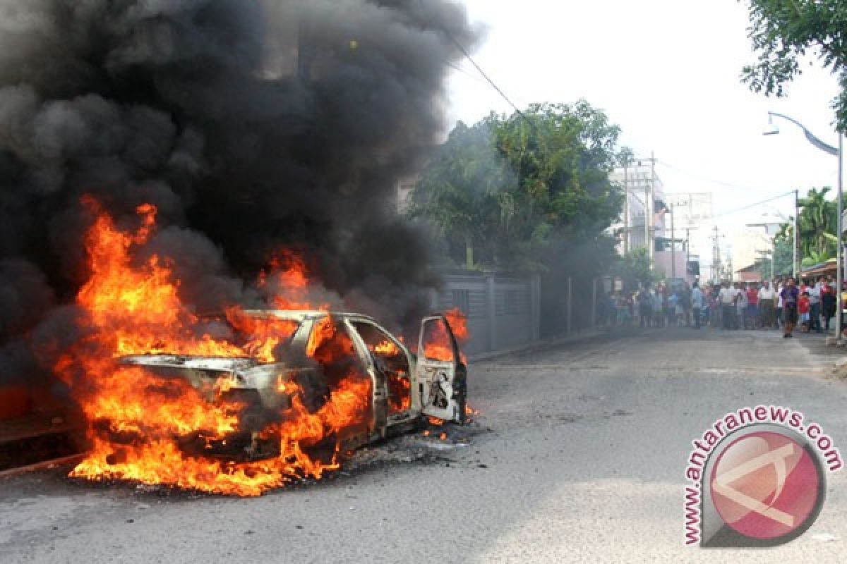 Sejumlah kendaraan di Buol dirusak dan dibakar