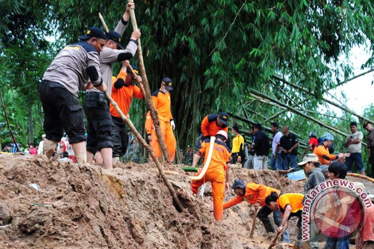 Tim SAR hentikan pencarian korban longsor Brebes